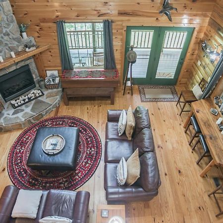 Tree Top Lodge: Lakeside Cabin Retreat with Hot Tub and Mountain Views Butler Exterior photo