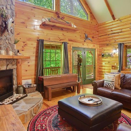 Tree Top Lodge: Lakeside Cabin Retreat with Hot Tub and Mountain Views Butler Exterior photo