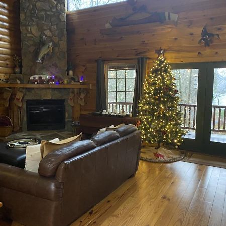 Tree Top Lodge: Lakeside Cabin Retreat with Hot Tub and Mountain Views Butler Exterior photo
