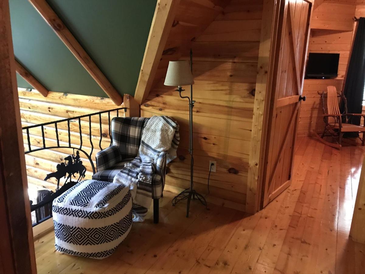 Tree Top Lodge: Lakeside Cabin Retreat with Hot Tub and Mountain Views Butler Exterior photo