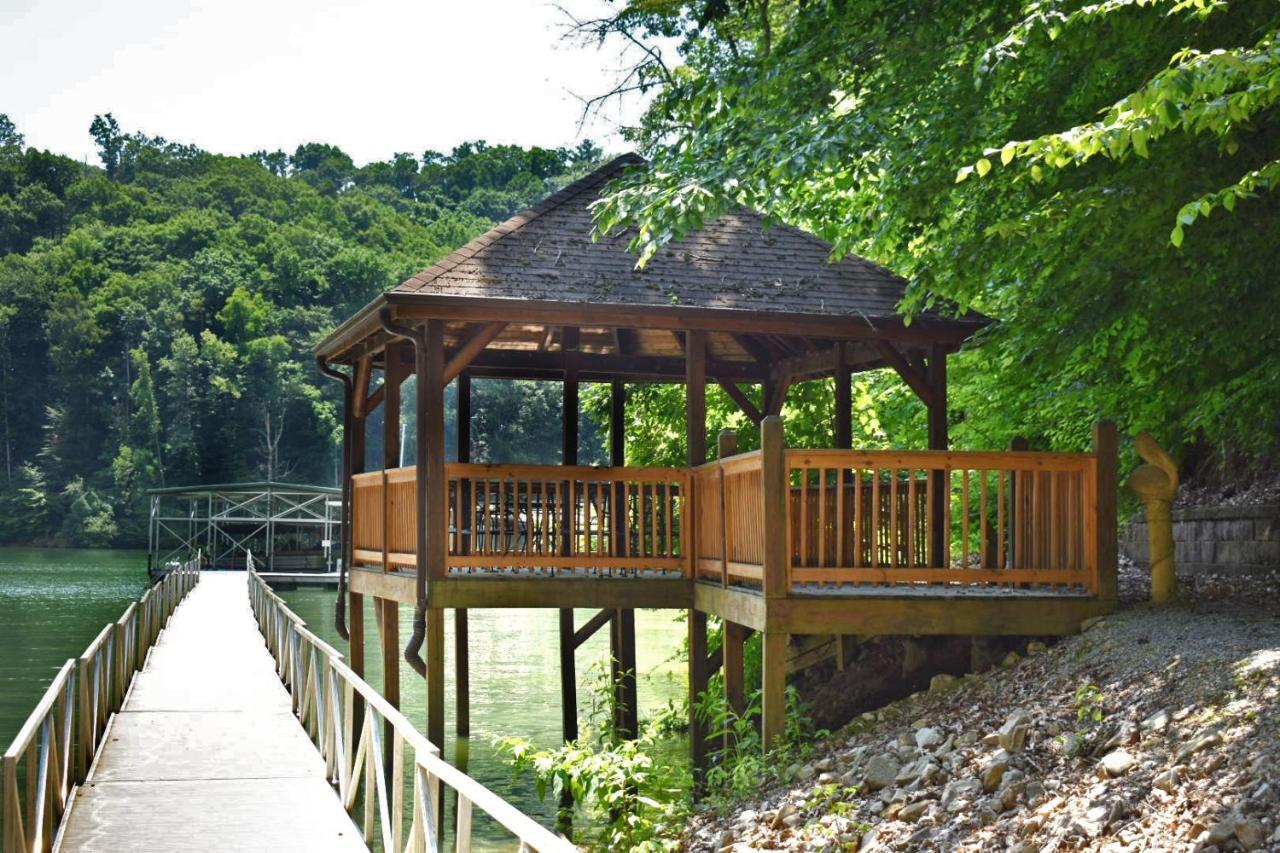 Tree Top Lodge: Lakeside Cabin Retreat with Hot Tub and Mountain Views Butler Exterior photo