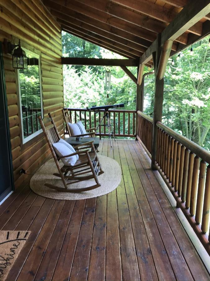 Tree Top Lodge: Lakeside Cabin Retreat with Hot Tub and Mountain Views Butler Exterior photo
