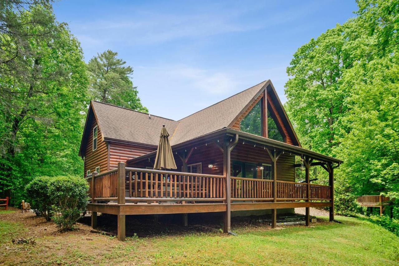 Tree Top Lodge: Lakeside Cabin Retreat with Hot Tub and Mountain Views Butler Exterior photo