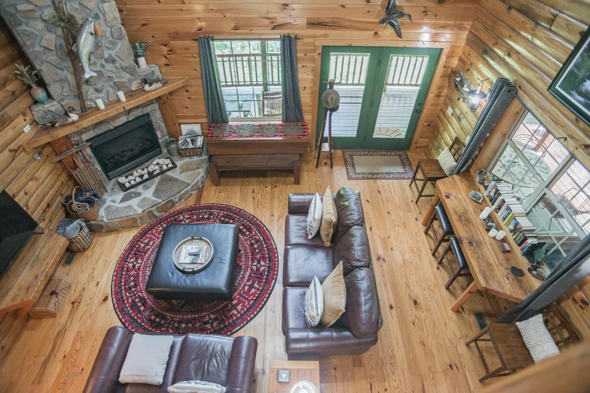 Tree Top Lodge: Lakeside Cabin Retreat with Hot Tub and Mountain Views Butler Exterior photo