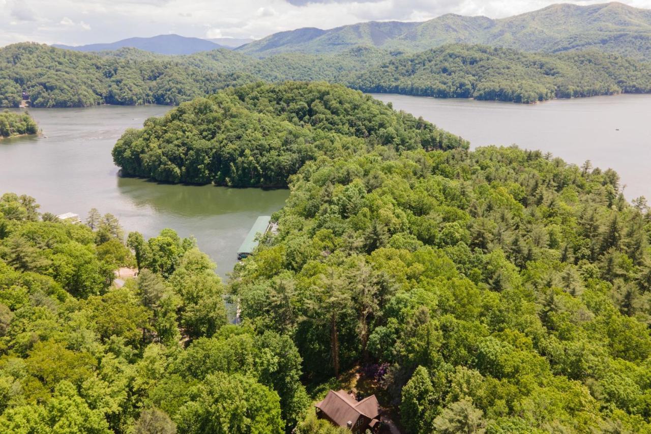 Tree Top Lodge: Lakeside Cabin Retreat with Hot Tub and Mountain Views Butler Exterior photo