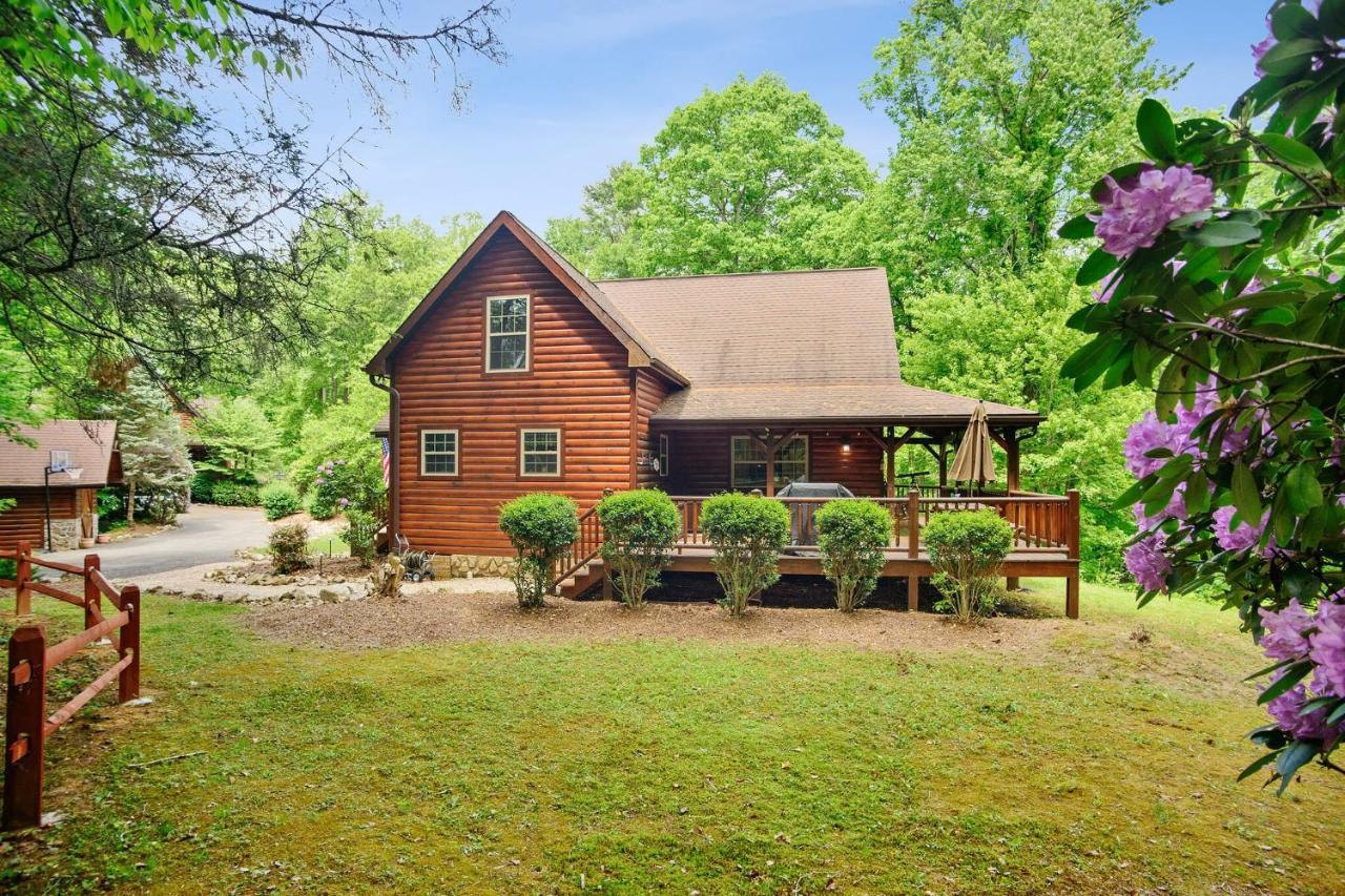 Tree Top Lodge: Lakeside Cabin Retreat with Hot Tub and Mountain Views Butler Exterior photo