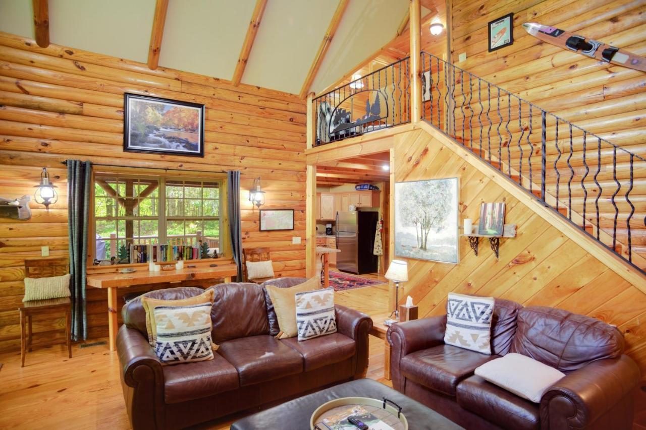 Tree Top Lodge: Lakeside Cabin Retreat with Hot Tub and Mountain Views Butler Exterior photo