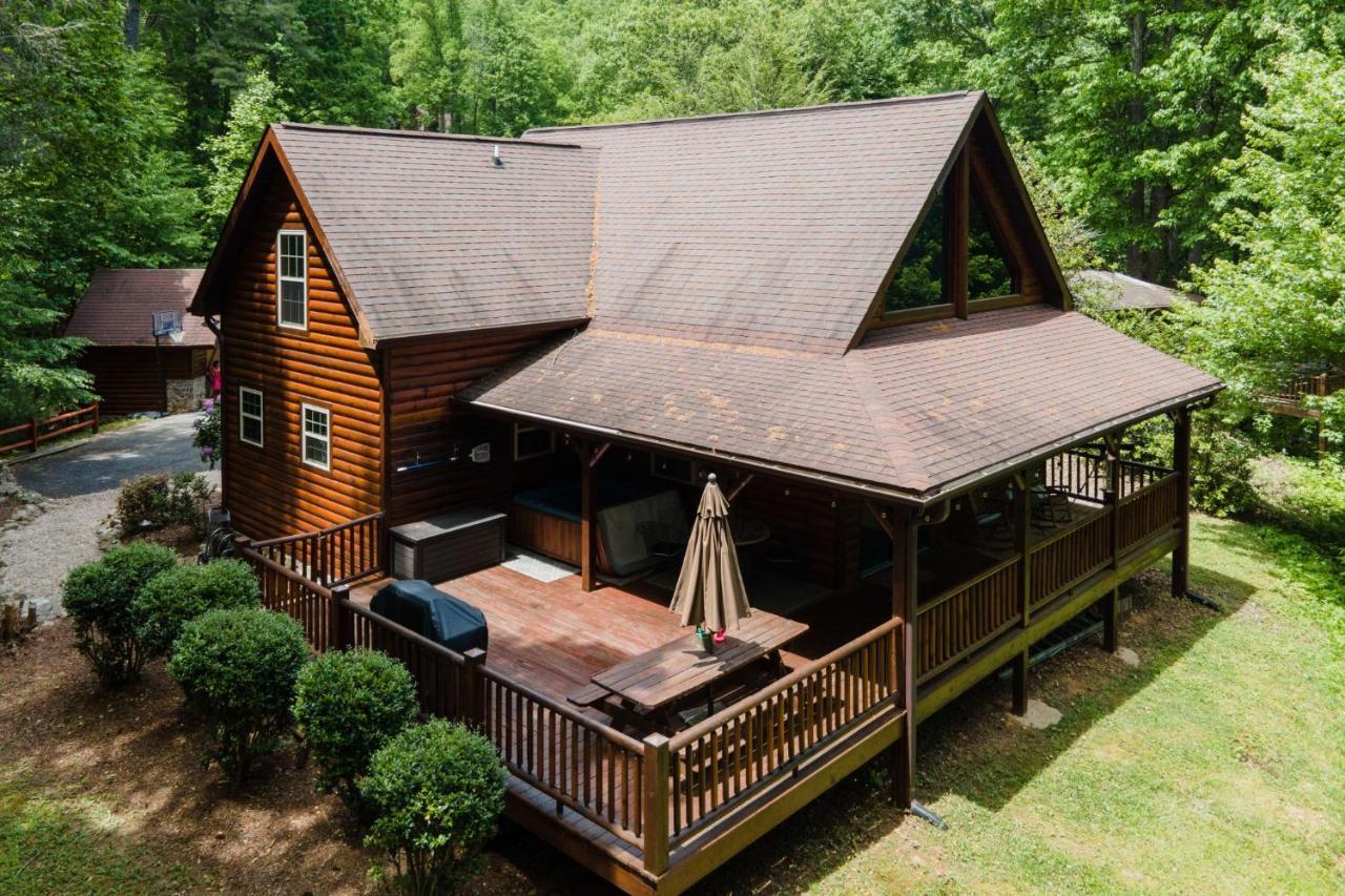 Tree Top Lodge: Lakeside Cabin Retreat with Hot Tub and Mountain Views Butler Exterior photo