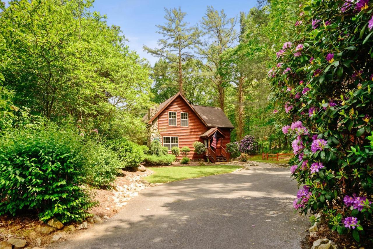 Tree Top Lodge: Lakeside Cabin Retreat with Hot Tub and Mountain Views Butler Exterior photo