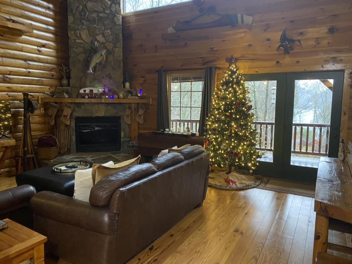 Tree Top Lodge: Lakeside Cabin Retreat with Hot Tub and Mountain Views Butler Exterior photo